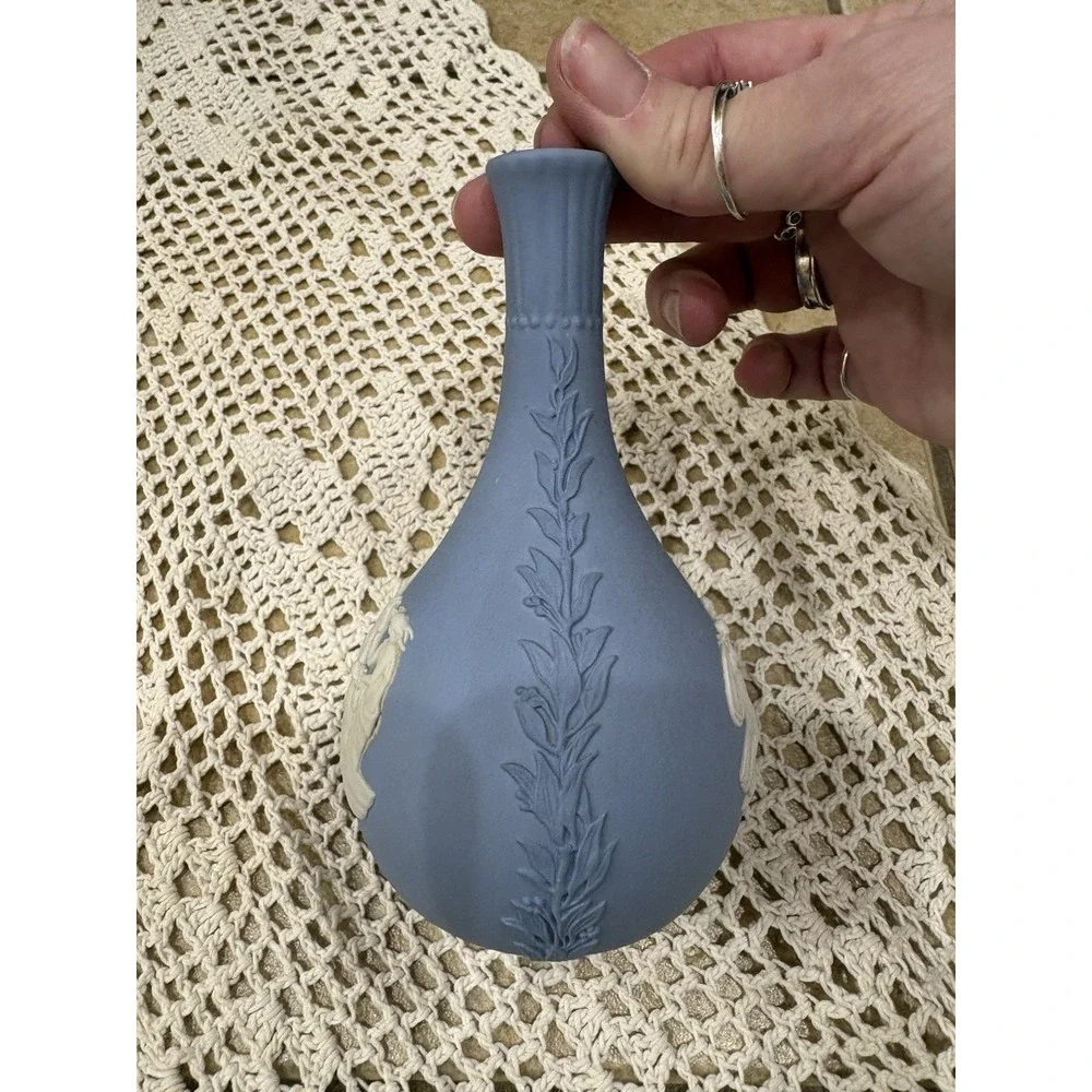Wedgwood England White on‎ Grey Jasperware Bud Vase 5.5